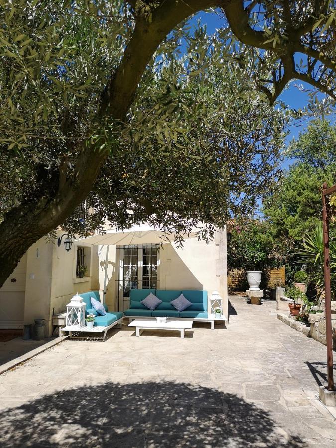 Le Mas Des Agapes Beaucaire  Exteriör bild