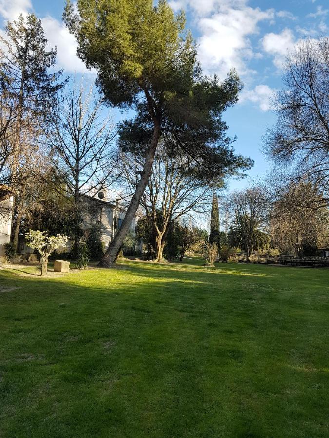 Le Mas Des Agapes Beaucaire  Exteriör bild